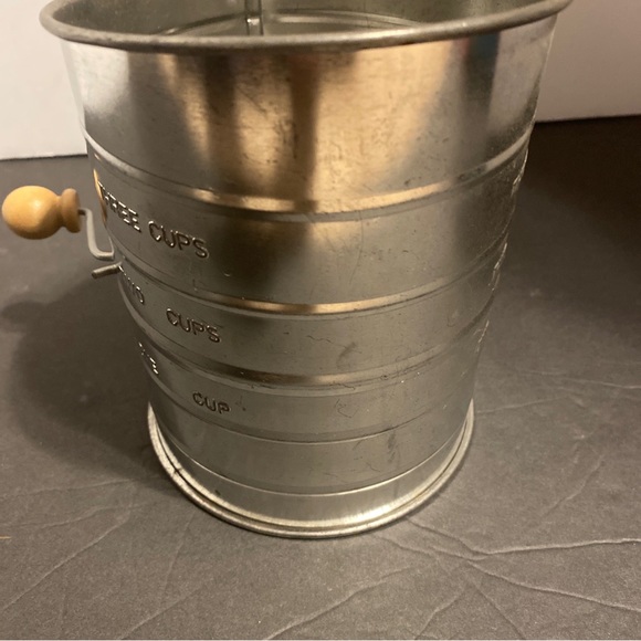 VTG stainless flour sifter 3 cup capacity unbranded wood handle kitchen decor - Picture 3 of 15